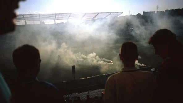 Mediumi britanik: ‘Identiteti shqiptar u shtyp nga autoritetet serbe, kosovarët rezistuan përmes futbollit’