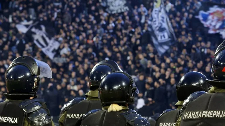 Serbia sfidon koronavirusin, hap stadiumet: Këto janë kushtet për tifozët
