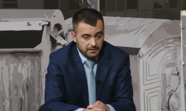VV’ja nuk ndalet, Rexhaj: Dyshoj në shëndetin mendor të Thaçit