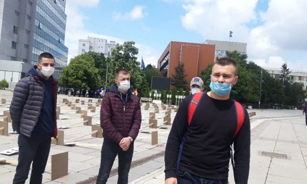 Flasin kolegët e Agon Musliut që vendosën fotografitë në shesh: Po kërkojmë drejtësi