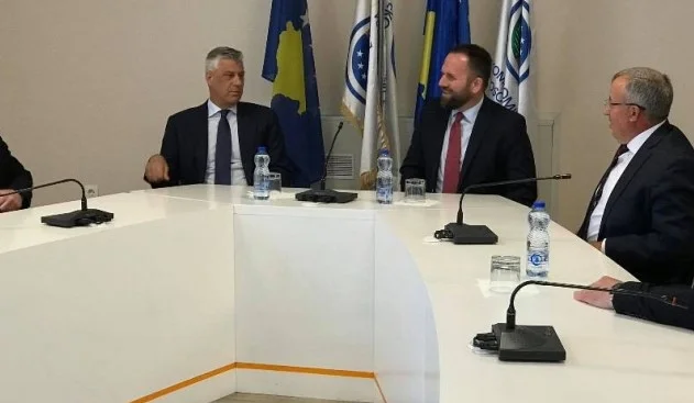 Thaci besucht Kosovos wirtschaftliche Ode