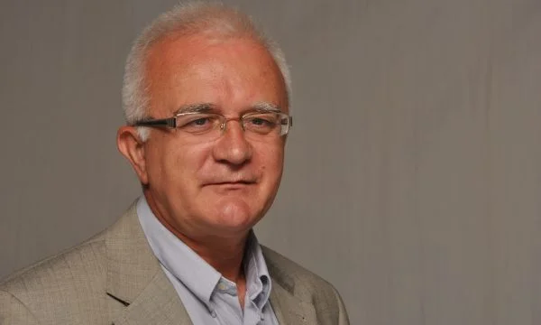 Analista serbio: las prácticas europeas dicen que Hoti pertenece a la formación del gobierno