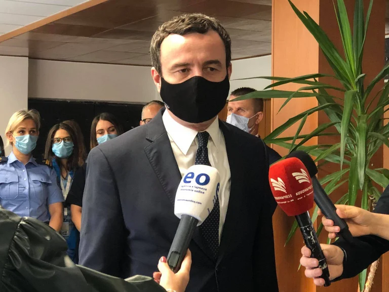 Thaci lo ha accusato di usurpare l'ufficio del primo ministro, rispondendo così ad Albin Kurti
