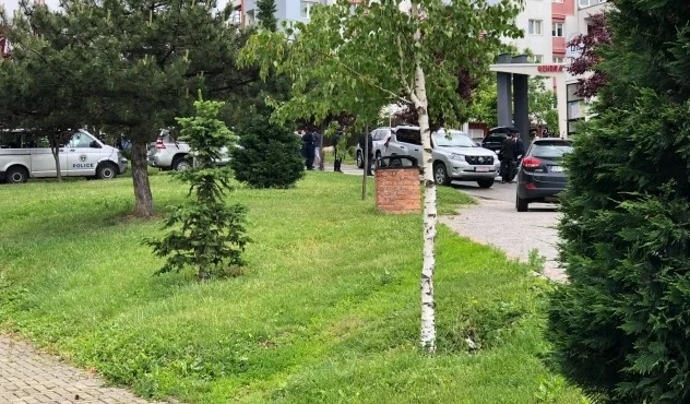 Kurt visite la quarantaine au Centre des étudiants