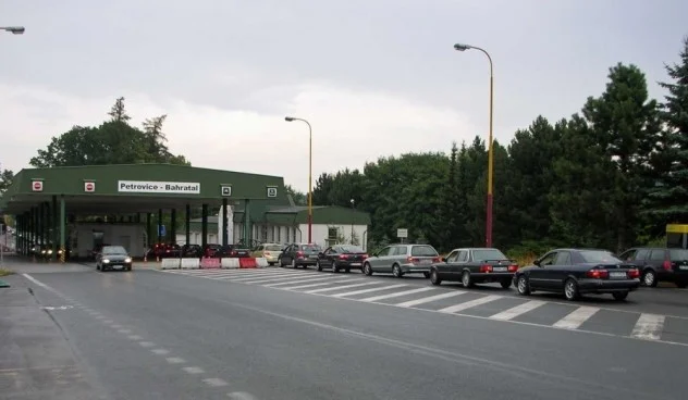 Chekhia reopens borders with Germany, Austria