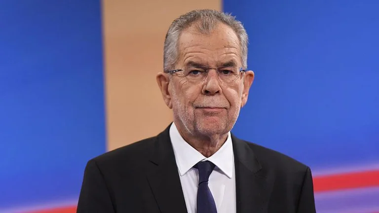 Austrian President defends Albanian restaurant in Vienna
