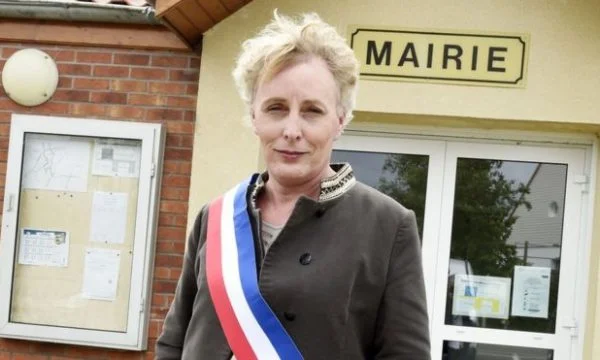 France First Elige un Transgiar para Alcalde