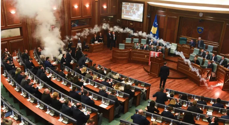 Que se passe-t-il si la Cour constitutionnelle décide en faveur de Vetevendosje?