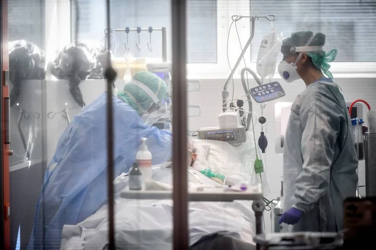 Koronavirusi po vret më shumë burrat, por gratë po vuajnë këto pasoja shkatërruese