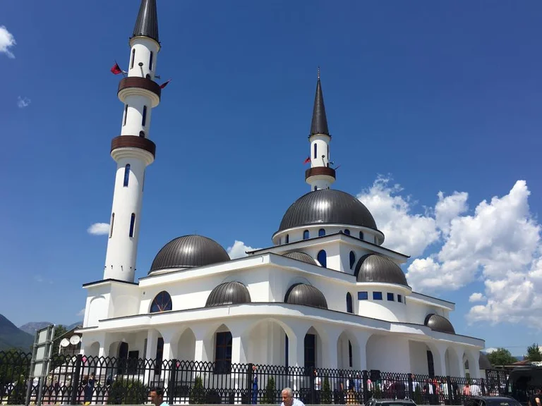 Trying to pray in the mosque, police arrest a man in Skenderaj