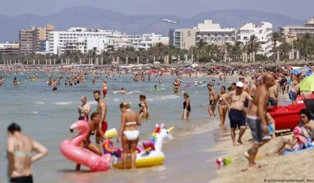 German doctors warn of second wave of coronary before holidays