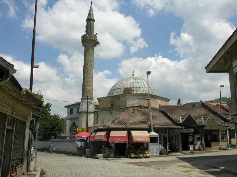 La police du Kosovo est intervenue dans une mosquée de Kacanik où la prière de Bayram est en cours de prière.