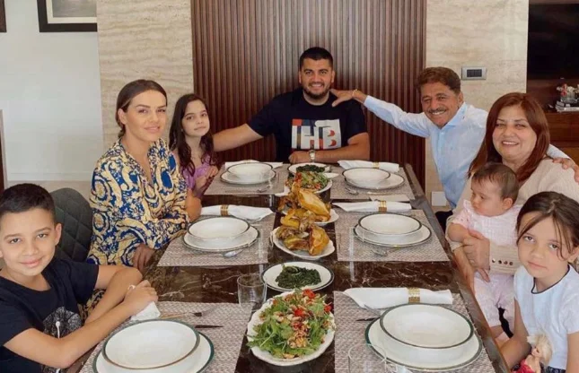 Ensemble au déjeuner de Bajrami, la heureuse famille Fejzullahu