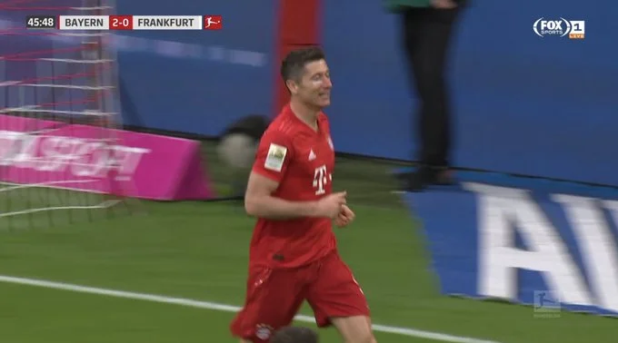 Bayern can't stop, Lewandowski triples predominate