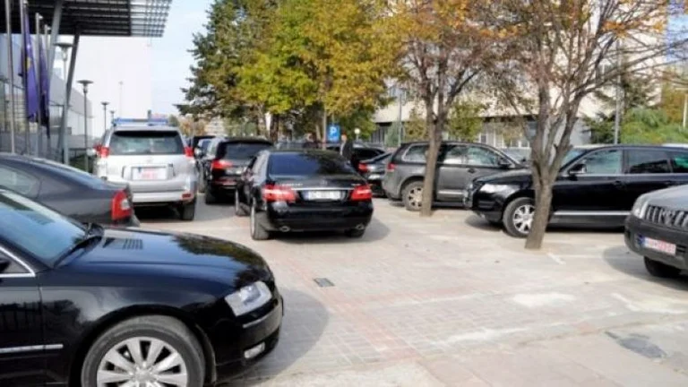 Due anni fa, il governo utilizza le automobili per affittare costi ancora più elevati del prezzo di vendita
