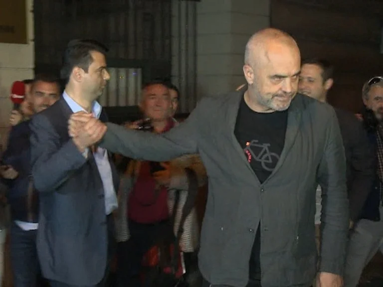 Edi Rama verspottet Lulzim Basha durch ein Video von TikTok