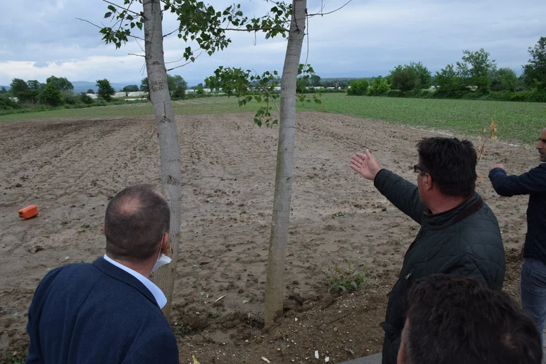 Opposition accuses government of neglecting Hasi's three-way over rainfall damage