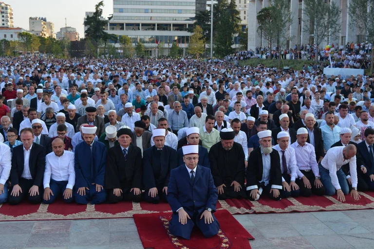 Bajram's mosque in Albania will be pardoned at the mosque, not at “Square Skenderbej”