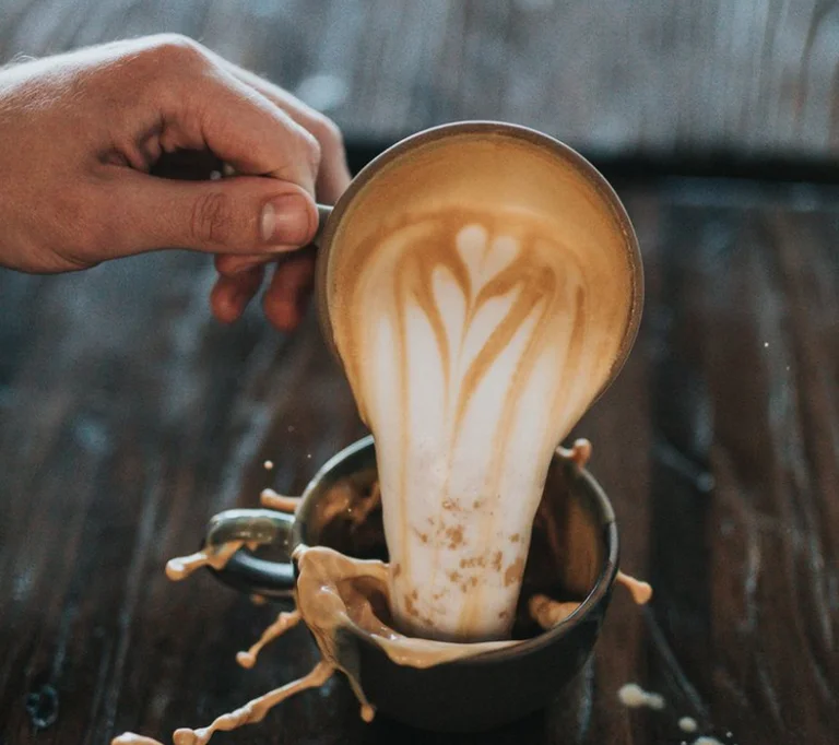 6 segni che mostrano che si sta bevendo più caffè che necessario