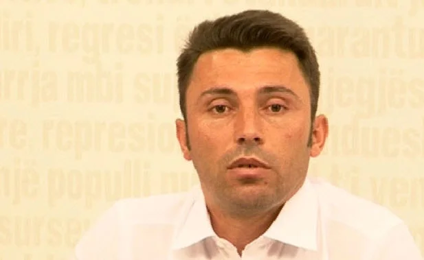 Der VV-Absturz links Adria Kelmendi: Es ist ein mess von PAN Wasser.