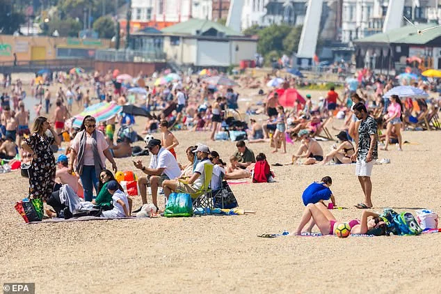 COVID-19 Pandemia, folla sulle spiagge europee