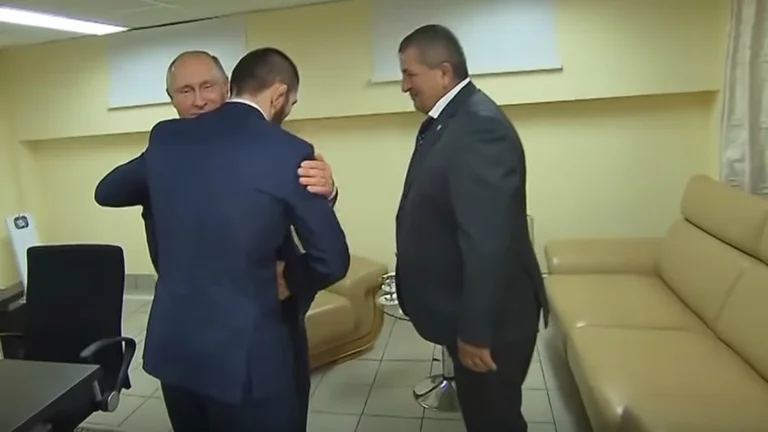 Putin's wings come up to Khahabi: Makes a gesture the warrior will forever be grateful for