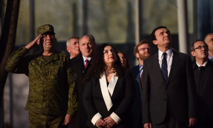 Albin Kurti de Vjosa Osmani aparece en un Iftar a lo largo