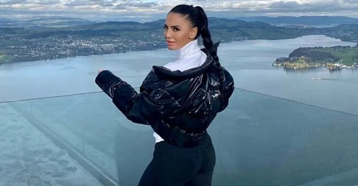 Genta disfruta quedarse en Suiza, no pasa la tarde con su novio.