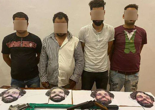 En Egipto los ladrones usan la cara de Salah como una máscara para el robo