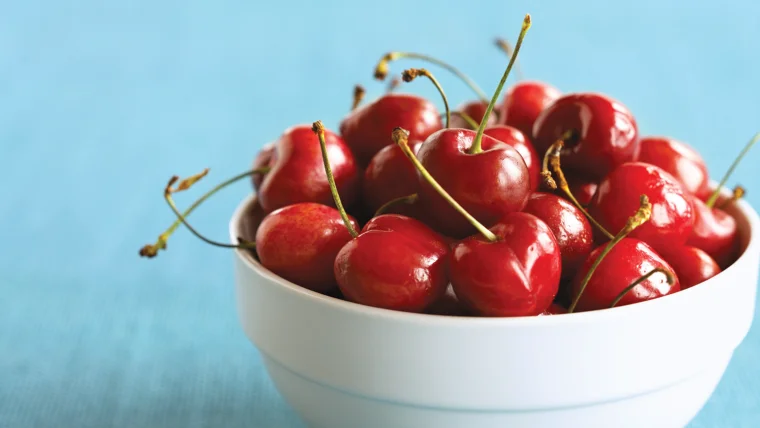 ¿Por qué deberías comer cereza antes de dormir?