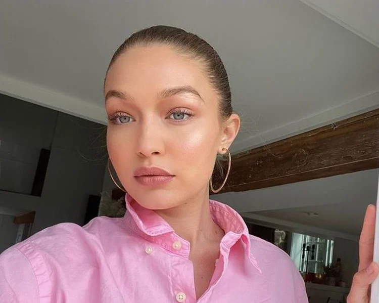 Gigi Hadid talks about plastic surgery and pregnancy