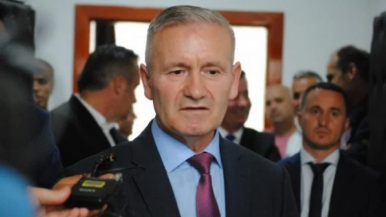 Der Kopf von Kline wurde für Koronar getestet, weil sie nicht gut fühlte.