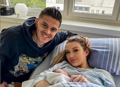 Grande giorno per Rashi: diventa padre per la prima volta, pubblica immagini dall'ospedale.