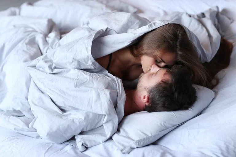 Mbani shënime ju të tjerët: 7 lloje seksi që vetëm të martuarit me fëmijë i kuptojnë