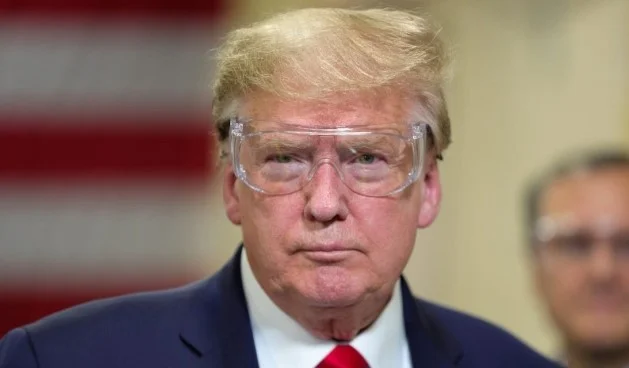 Trump dice che prende farmaci antimalarie ogni giorno