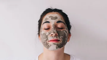 The ingredients you should never put on your masks for skin under domestic conditions, according to dermatologists