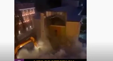 Mes protestash, kështu u shemb teatri në Tiranë