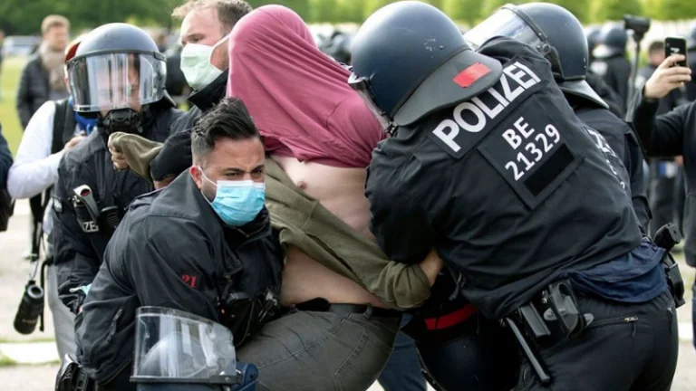 Proteste ausbrechen in ganz Deutschland wegen der Koronavirus
