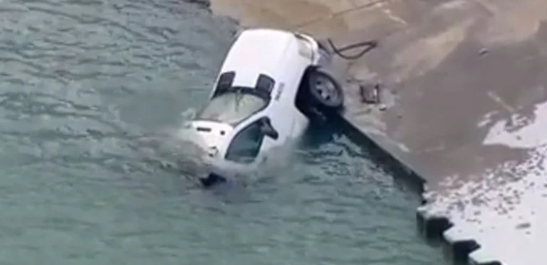 Un grave incidente a Gramsh, una macchina con persone cade nel lago di Banja