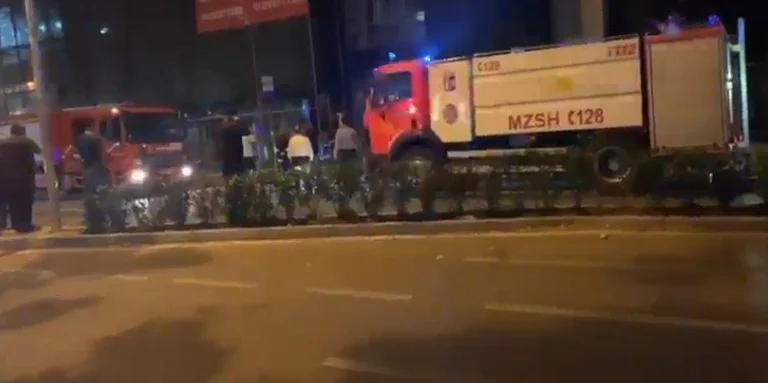 Fire at 13 stories of Tirana Palace, several ambulances at the scene