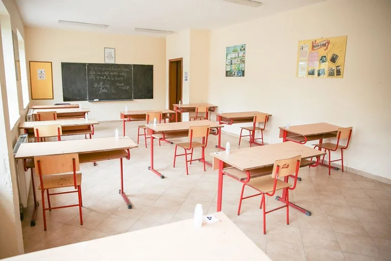 Maturants in Albania return to school today, teaching until June 5th