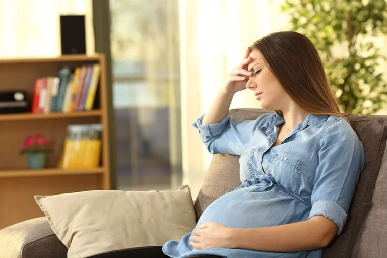 vomito mattutino, perché il 50% delle donne incinte li affronta durante il primo periodo di tre mesi