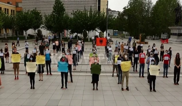 Pristina protests against the collapse of the National Theatre: “Muret collapsed, but not the” Theatre