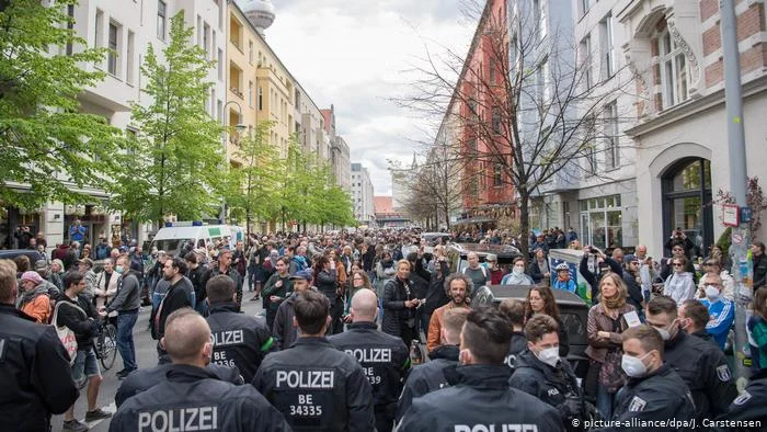Protest in Germany: You can make us do the vaccine!