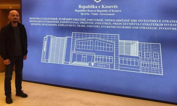 Le conseiller du ministre Hajdari présente le mensonge comme inspecteur, interdit par la police