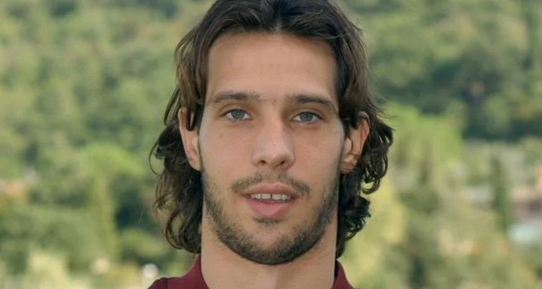 Il figlio di otto anni dell'ex calciatore Fiorentina è caduto dal balcone