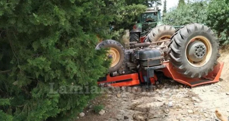 Schwer in Griechenland, Traktor nimmt zwei Arbeiter, einer von ihnen Albanisch