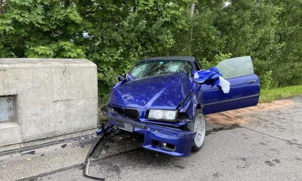 Schwere, 19-jährige Kosovar Unfall in der Schweiz