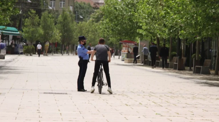 Police clear up the ban on citizens in the square