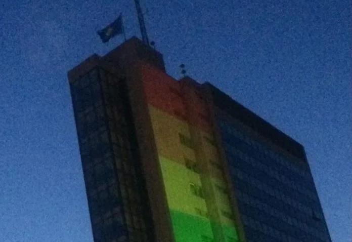 Qeveria Kurti nuk pranon të ndriçojë ndërtesën me ngjyra të LGBTI